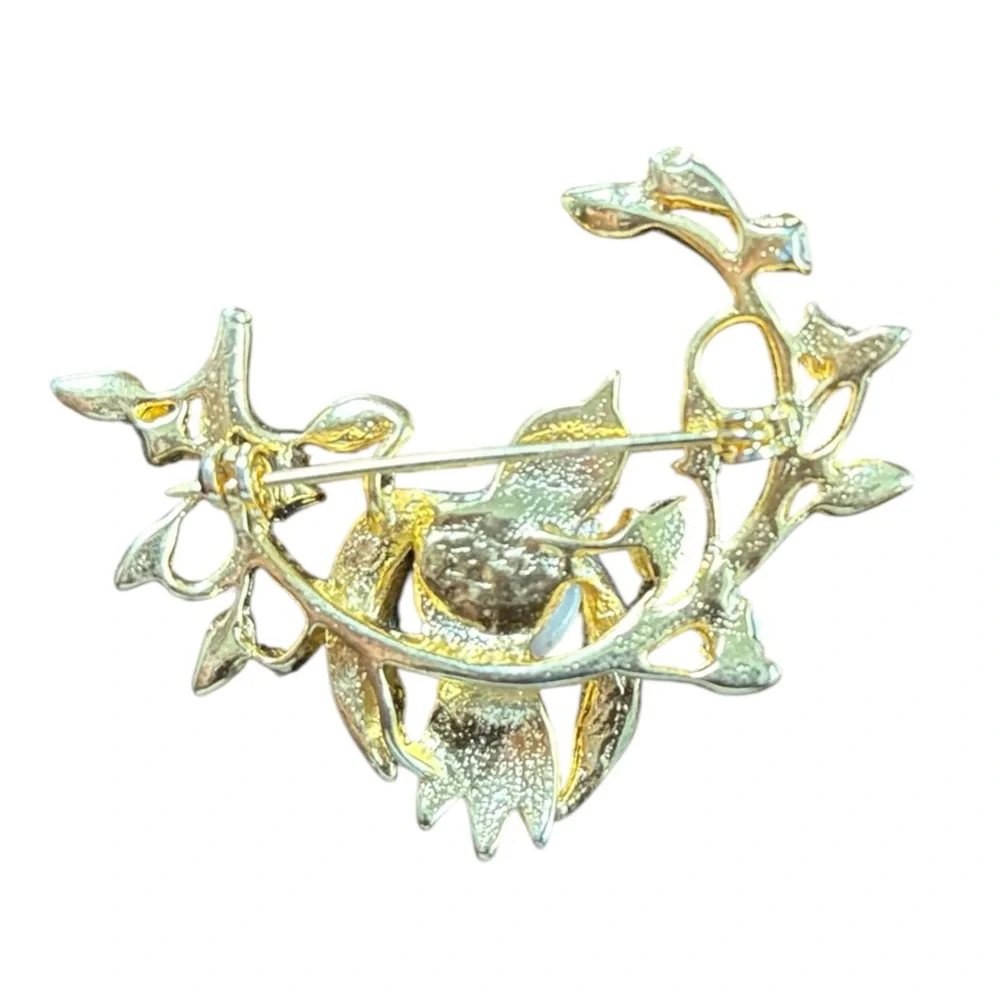 Gold tone Pearl Bird on flower branch Brooch